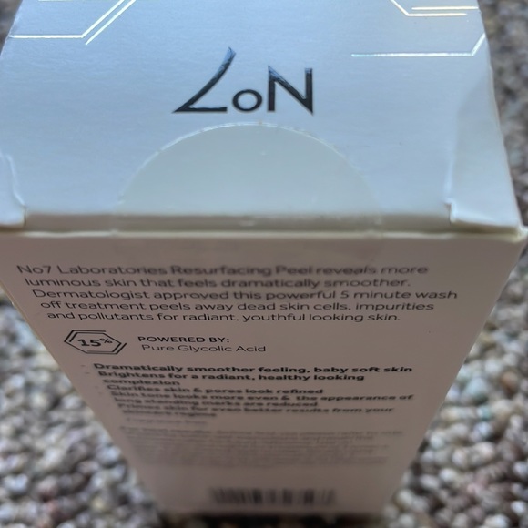 No7 Resurfacing Peel - Picture 2 of 3